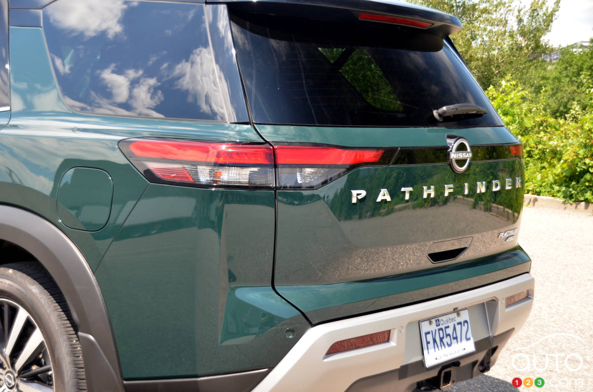 Nissan Pathfinder Platinum 2022, hayon